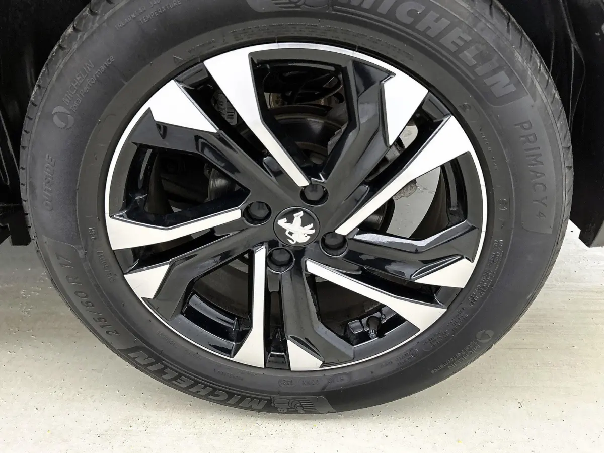 1.2 PureTech Allure | Apple Car Play / Android Auto | Parkeer camera | Verwarmbare stoelen | Climate Control | Cruise Control