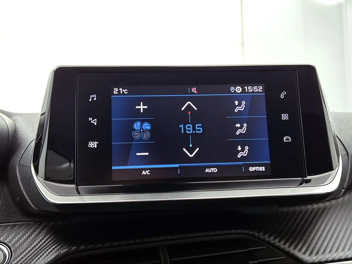1.2 PureTech Allure | Apple Car Play / Android Auto | Parkeer camera | Verwarmbare stoelen | Climate Control | Cruise Control