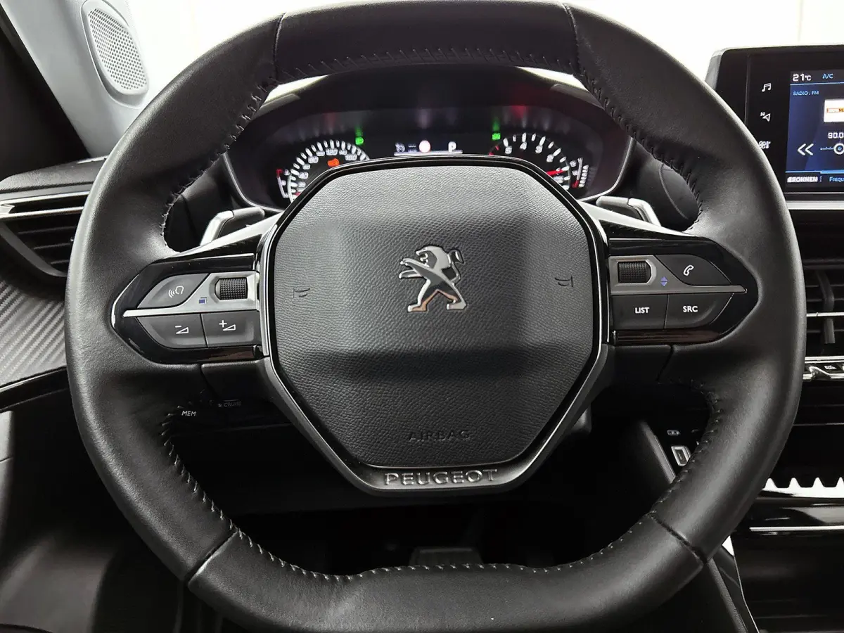 1.2 PureTech Allure | Apple Car Play / Android Auto | Parkeer camera | Verwarmbare stoelen | Climate Control | Cruise Control