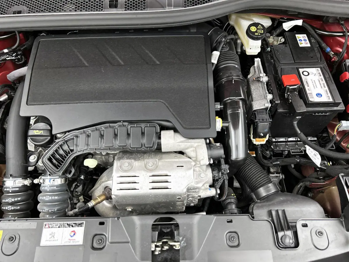 1.2 PureTech Allure | Apple Car Play / Android Auto | Parkeer camera | Verwarmbare stoelen | Climate Control | Cruise Control