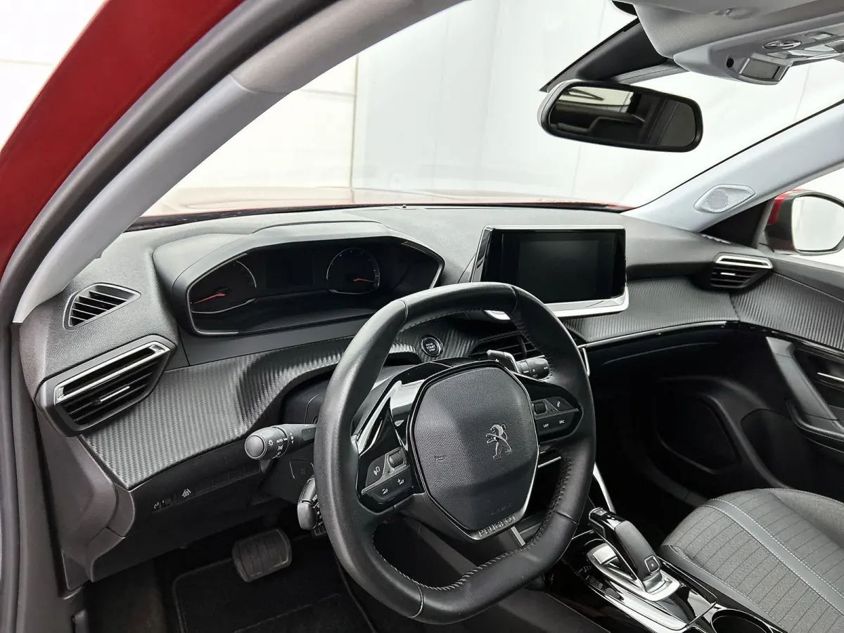 1.2 PureTech Allure | Apple Car Play / Android Auto | Parkeer camera | Verwarmbare stoelen | Climate Control | Cruise Control