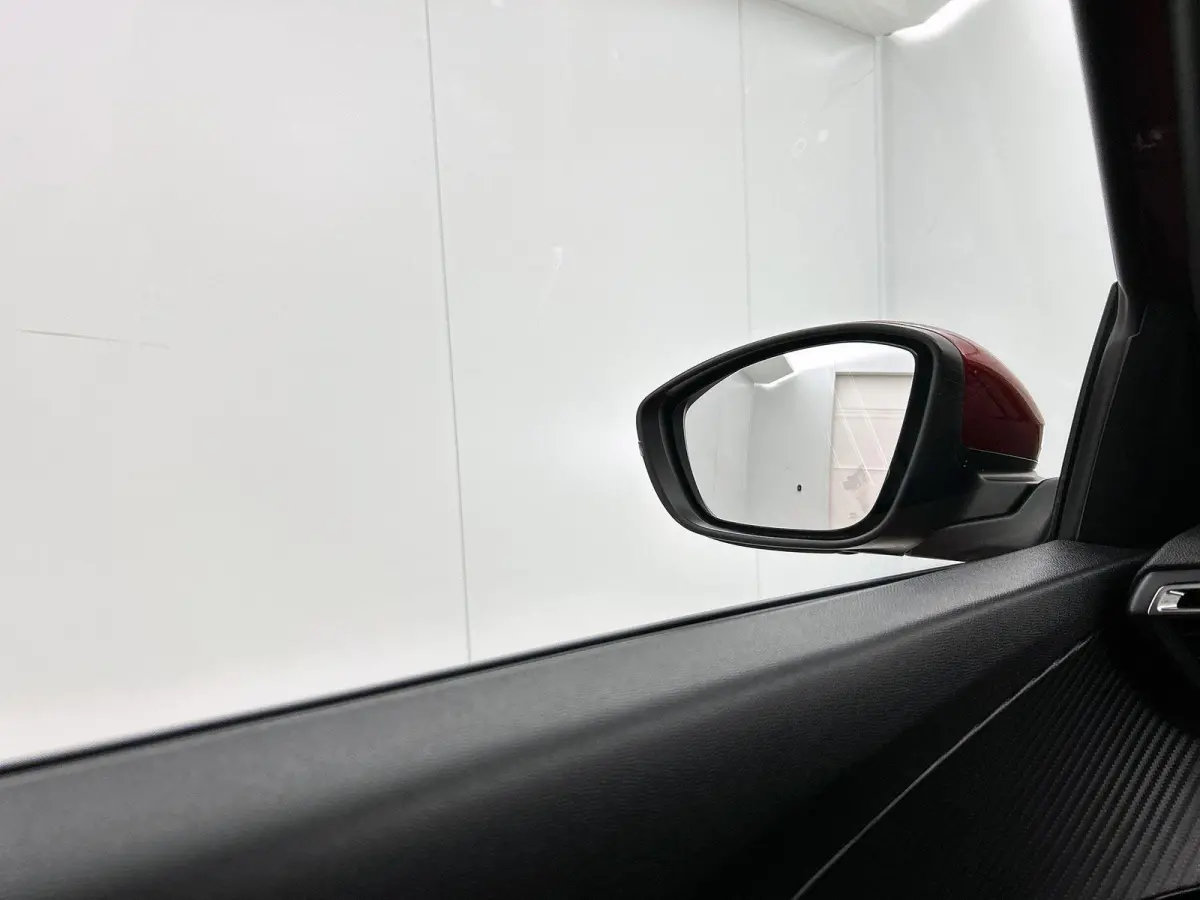 1.2 PureTech Allure | Apple Car Play / Android Auto | Parkeer camera | Verwarmbare stoelen | Climate Control | Cruise Control