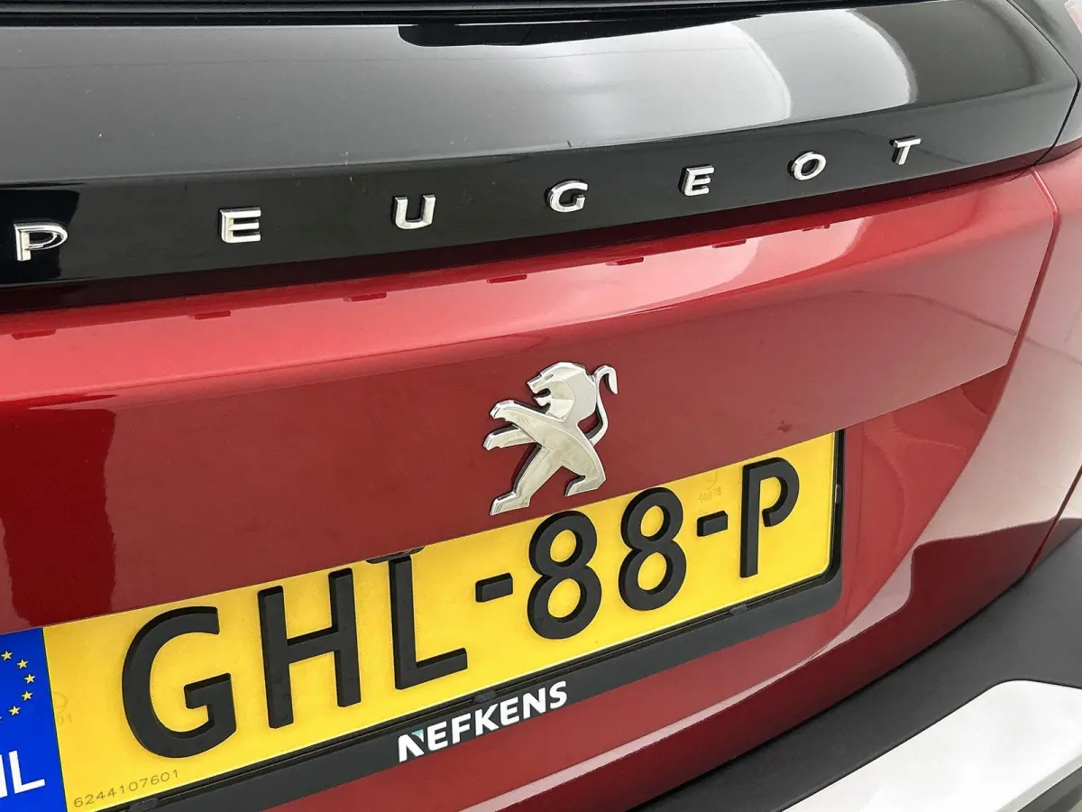 1.2 PureTech Allure | Apple Car Play / Android Auto | Parkeer camera | Verwarmbare stoelen | Climate Control | Cruise Control