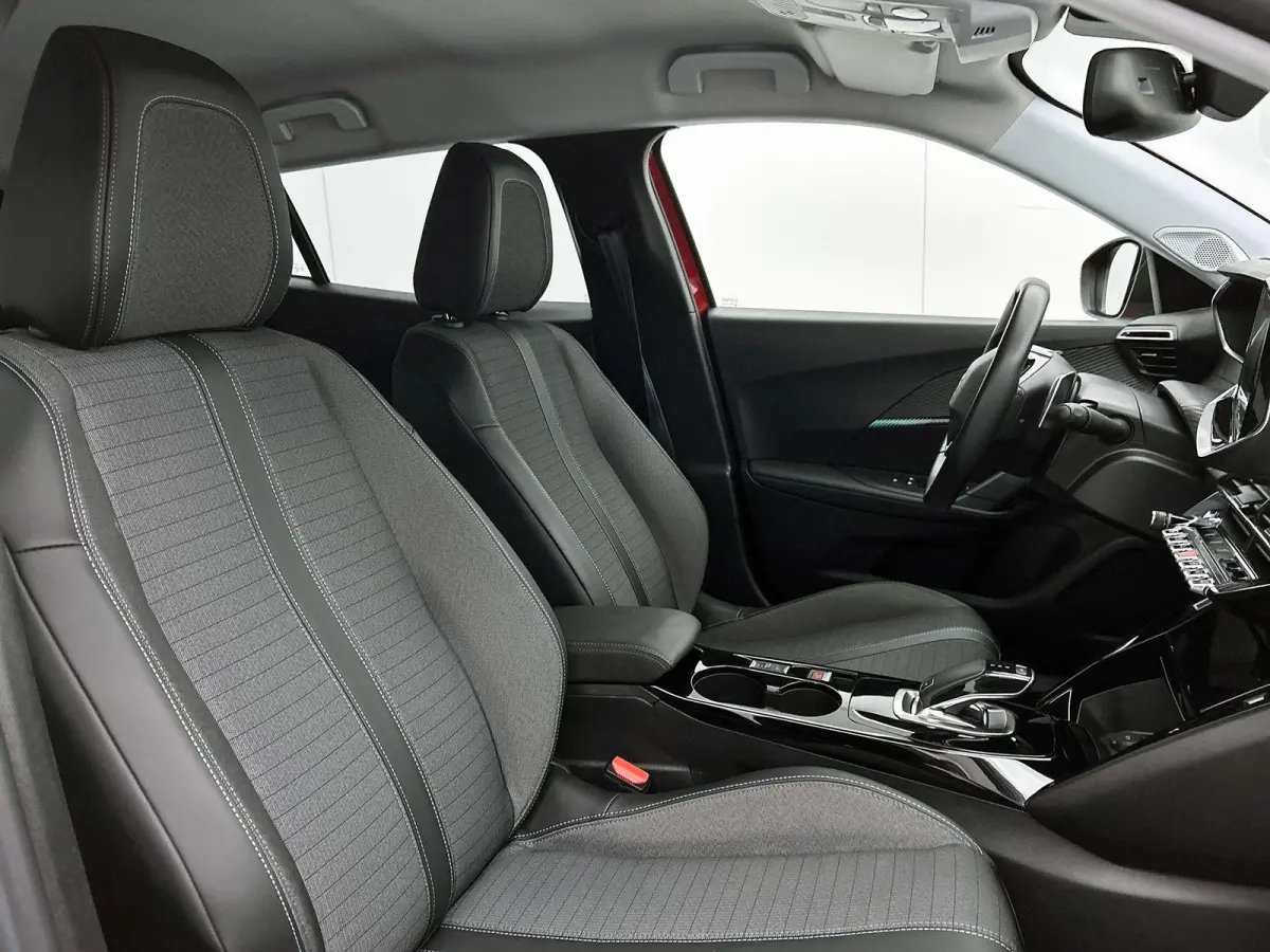 1.2 PureTech Allure | Apple Car Play / Android Auto | Parkeer camera | Verwarmbare stoelen | Climate Control | Cruise Control