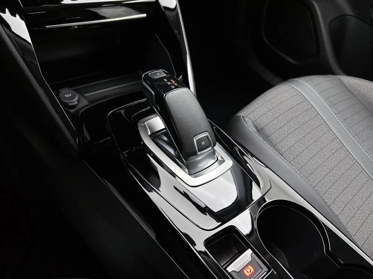 1.2 PureTech Allure | Apple Car Play / Android Auto | Parkeer camera | Verwarmbare stoelen | Climate Control | Cruise Control