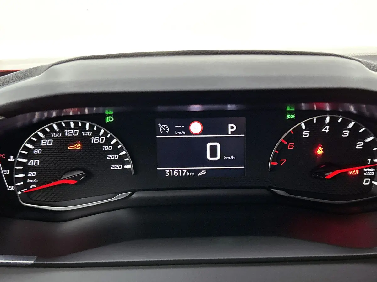 1.2 PureTech Allure | Apple Car Play / Android Auto | Parkeer camera | Verwarmbare stoelen | Climate Control | Cruise Control