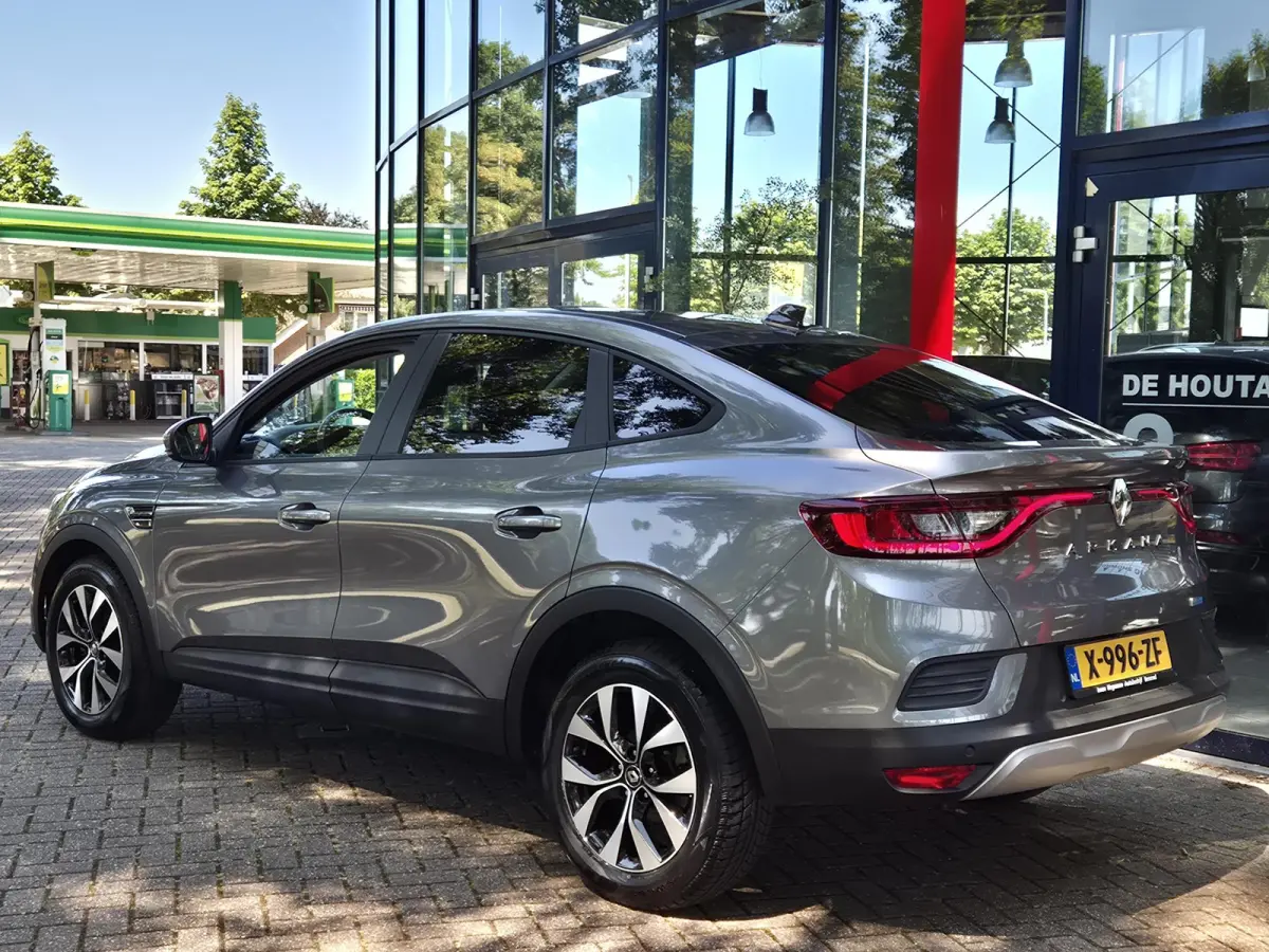 1.6 E-Tech hybrid 145 evolution | Navigatie | Climate Control | Cruise Control | Licht metalen velgen