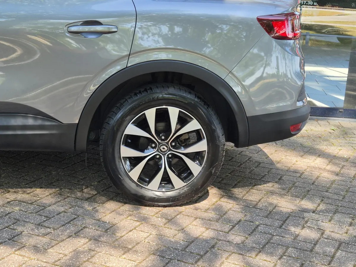 1.6 E-Tech hybrid 145 evolution | Navigatie | Climate Control | Cruise Control | Licht metalen velgen