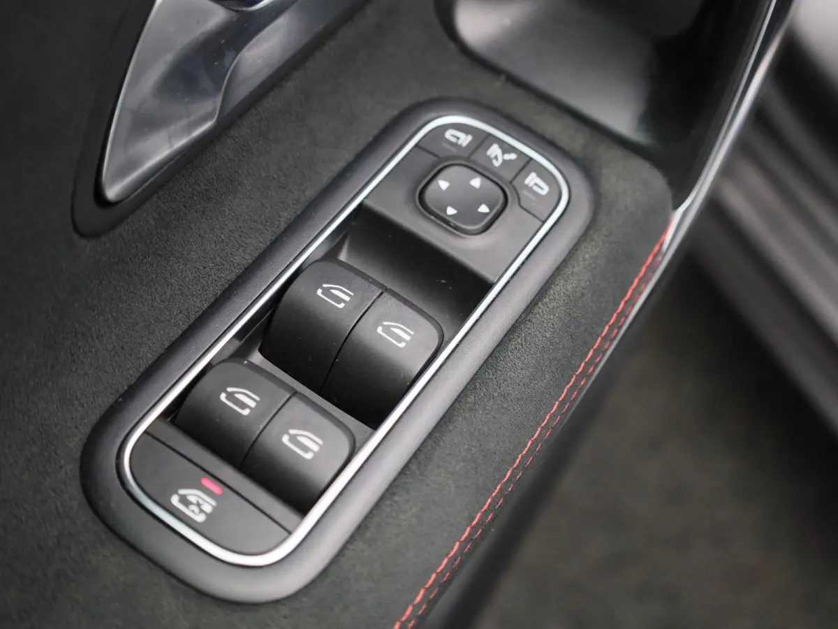 180 AMG Line | Automaat | Achteruitrijcamera | Parkeersensoren | Sfeerverlichting | Stoelverwarming |