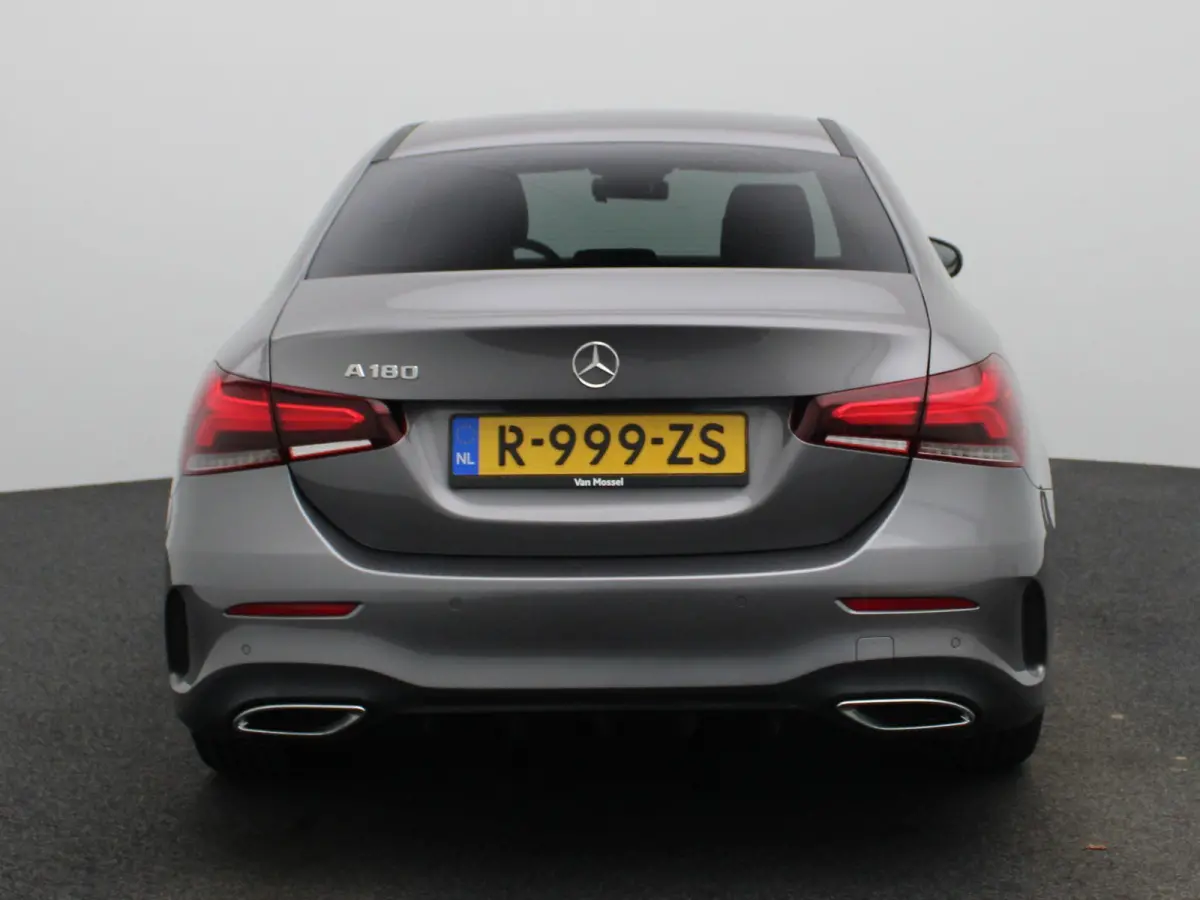 180 AMG Line | Automaat | Achteruitrijcamera | Parkeersensoren | Sfeerverlichting | Stoelverwarming |