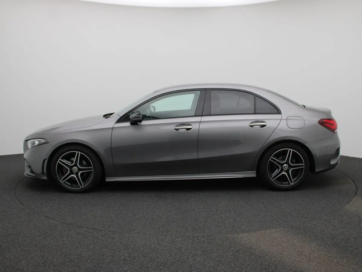 180 AMG Line | Automaat | Achteruitrijcamera | Parkeersensoren | Sfeerverlichting | Stoelverwarming |