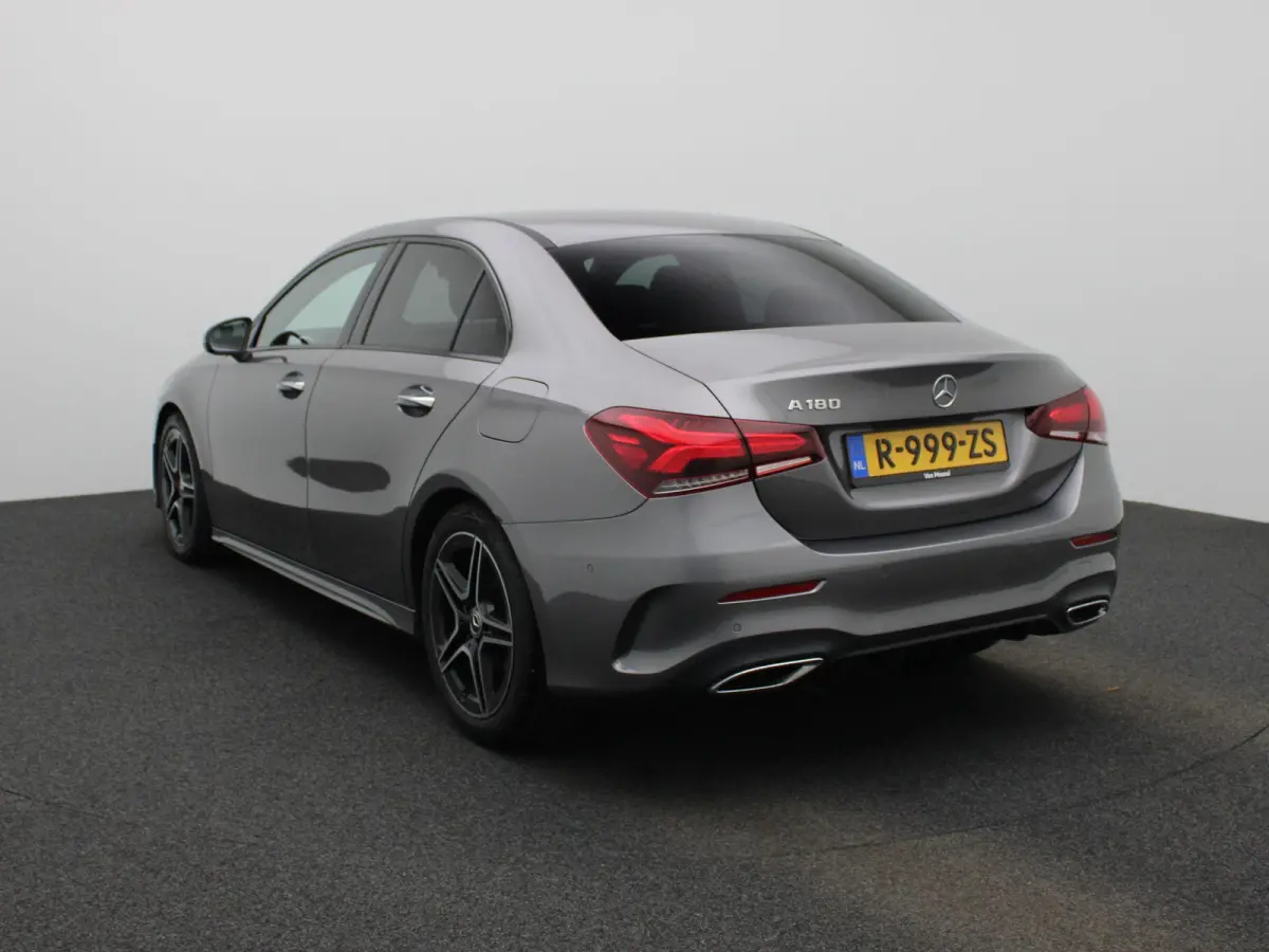 180 AMG Line | Automaat | Achteruitrijcamera | Parkeersensoren | Sfeerverlichting | Stoelverwarming |