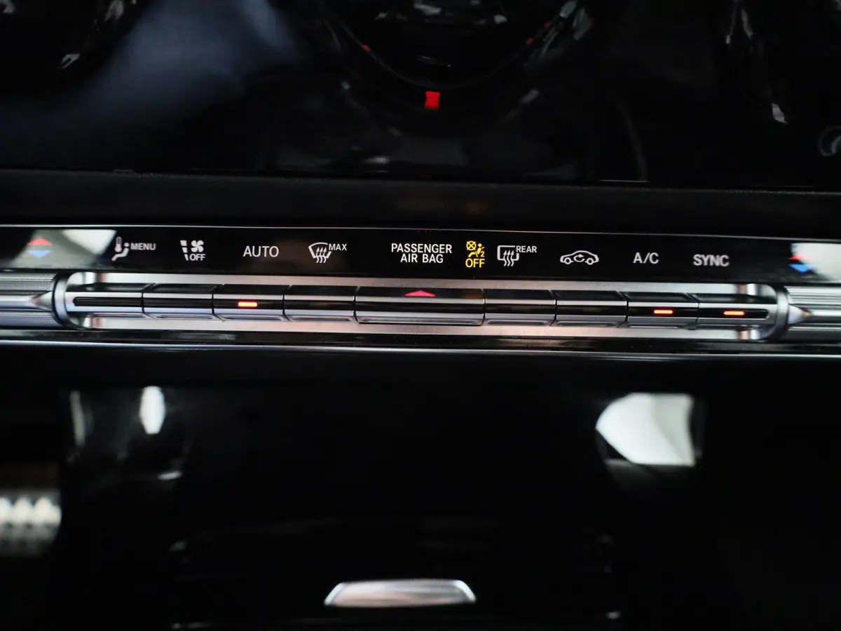 180 AMG Line | Automaat | Achteruitrijcamera | Parkeersensoren | Sfeerverlichting | Stoelverwarming |