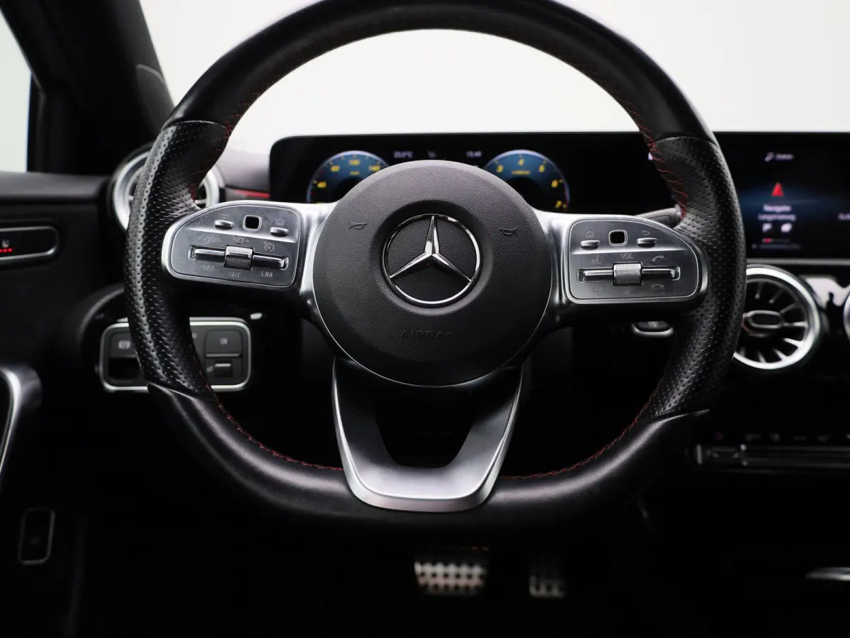 180 AMG Line | Automaat | Achteruitrijcamera | Parkeersensoren | Sfeerverlichting | Stoelverwarming |