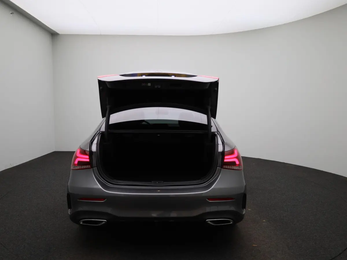 180 AMG Line | Automaat | Achteruitrijcamera | Parkeersensoren | Sfeerverlichting | Stoelverwarming |