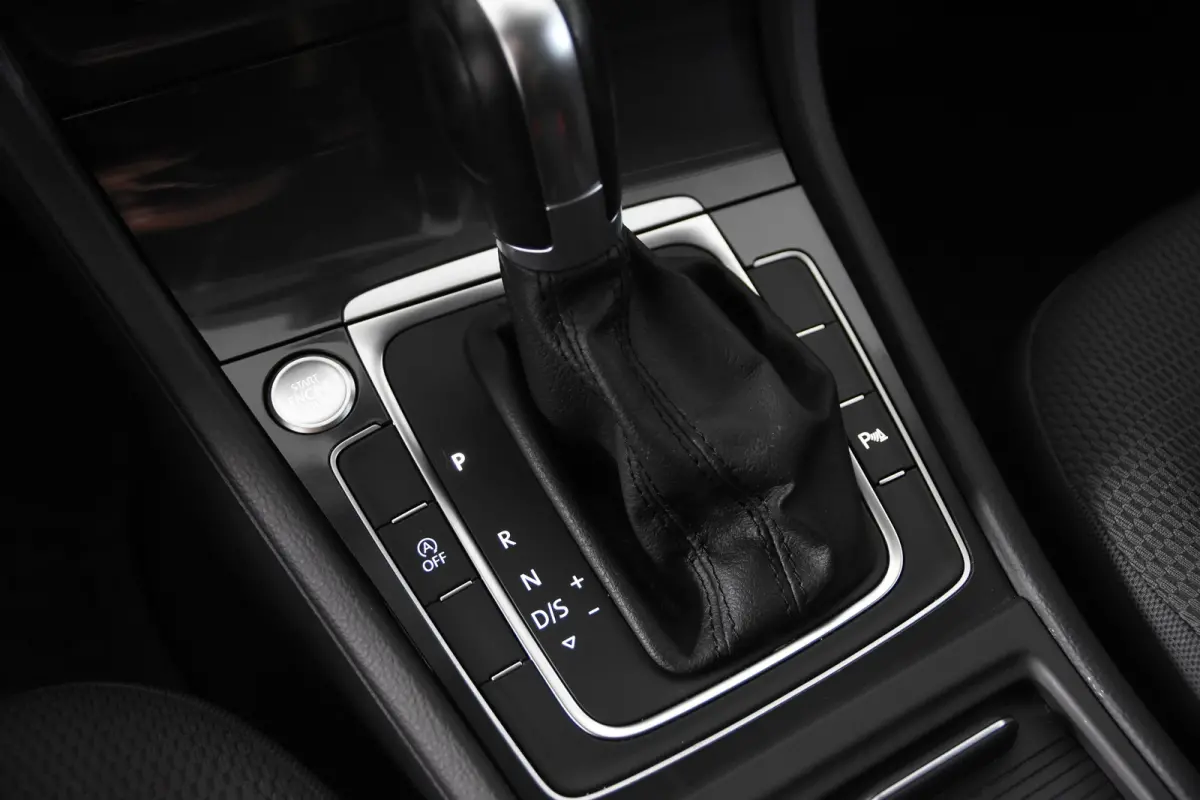 *Navigatie*Stoelverwarming*Park assist*