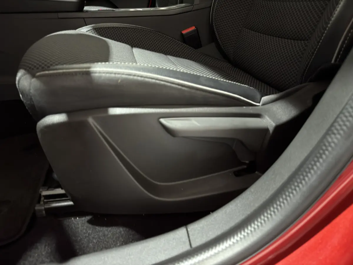 1.6 E-Tech hybrid 145 techno | Cruise Control Adaptief | Keyless | LMV 18' | Nieuwstaat