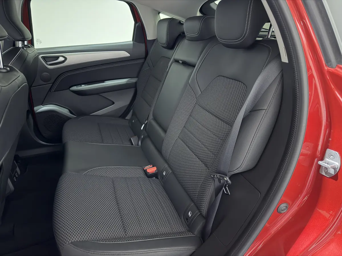 1.6 E-Tech hybrid 145 techno | Cruise Control Adaptief | Keyless | LMV 18' | Nieuwstaat