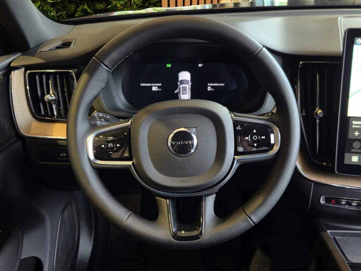 2.0 T6 Plug-in hybrid AWD Dark | Panoramadak | 360 Camera | Head-up | Pilot Assist | 21" Velgen