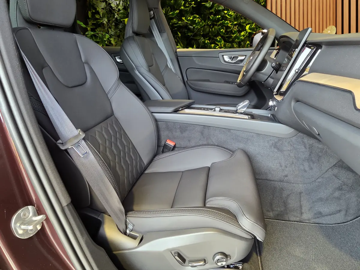 2.0 T6 Plug-in hybrid AWD Dark | Panoramadak | 360 Camera | Head-up | Pilot Assist | 21" Velgen