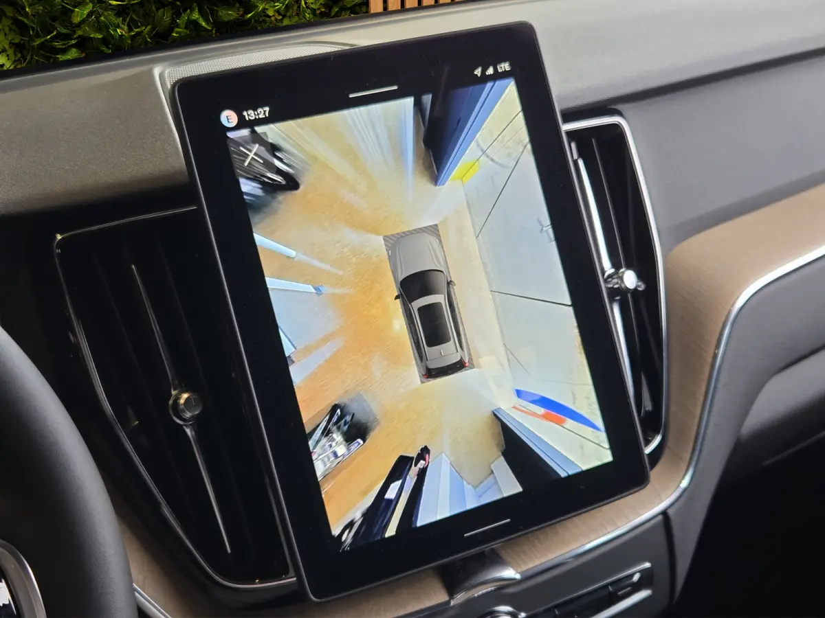 2.0 T6 Plug-in hybrid AWD Dark | Panoramadak | 360 Camera | Head-up | Pilot Assist | 21" Velgen