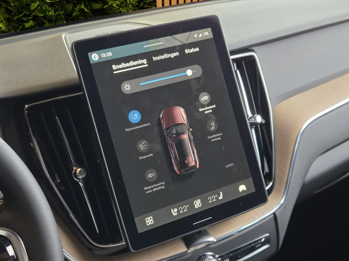 2.0 T6 Plug-in hybrid AWD Dark | Panoramadak | 360 Camera | Head-up | Pilot Assist | 21" Velgen