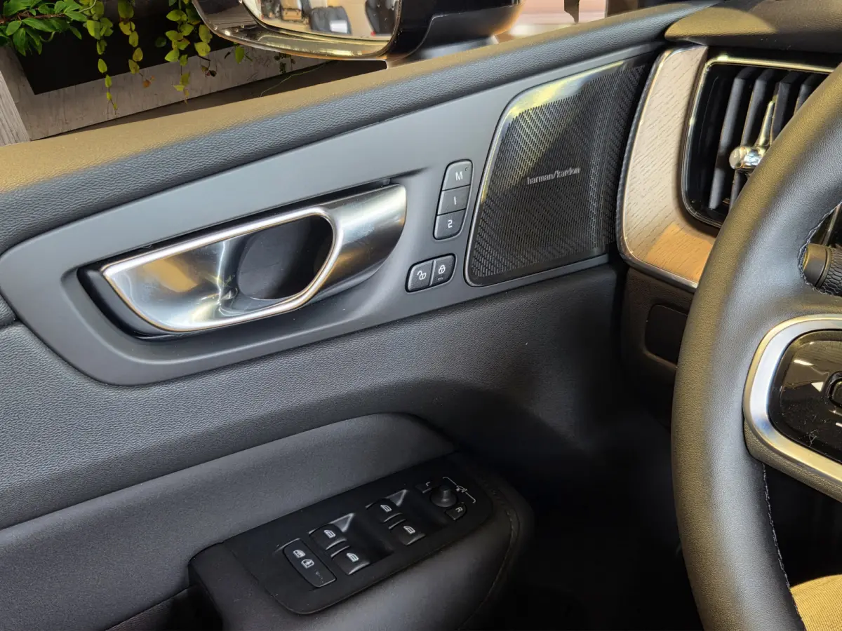 2.0 T6 Plug-in hybrid AWD Dark | Panoramadak | 360 Camera | Head-up | Pilot Assist | 21" Velgen
