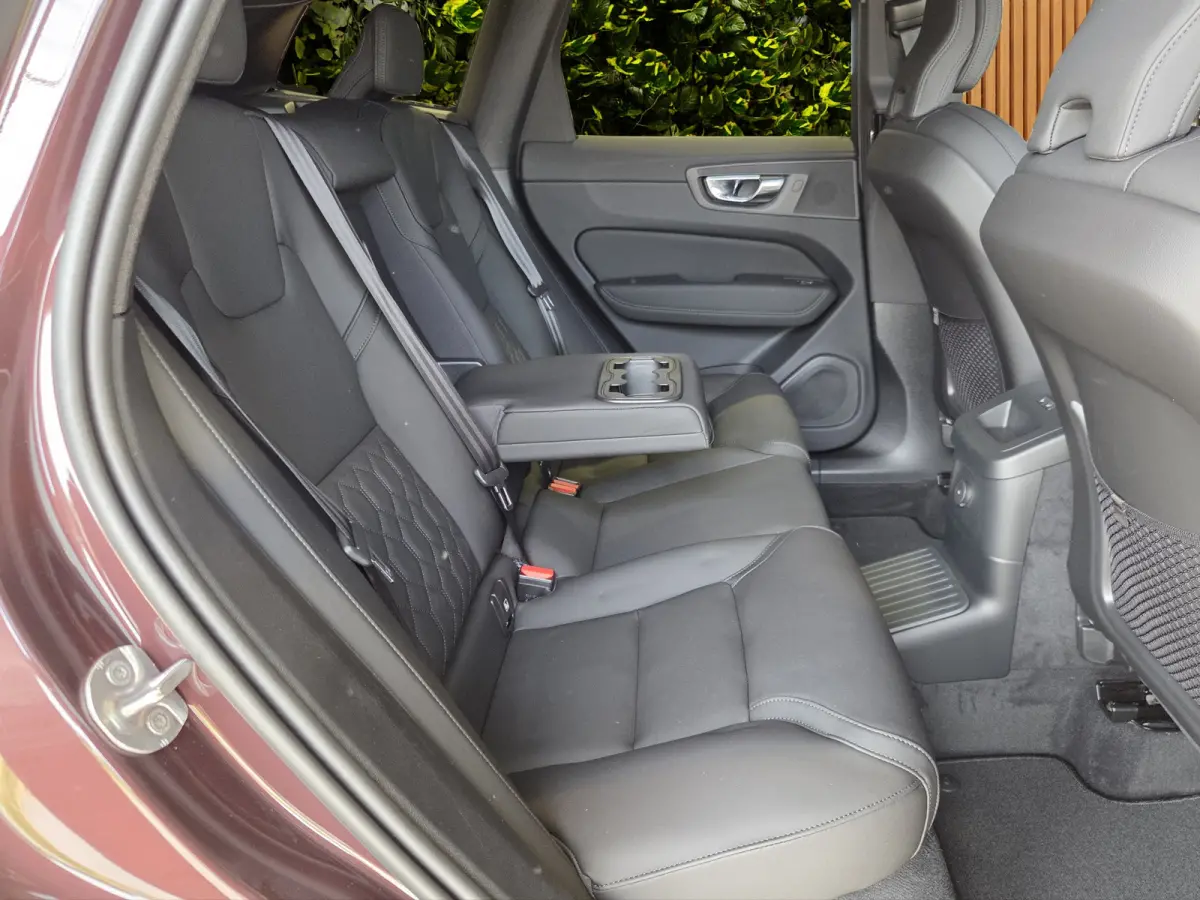 2.0 T6 Plug-in hybrid AWD Dark | Panoramadak | 360 Camera | Head-up | Pilot Assist | 21" Velgen