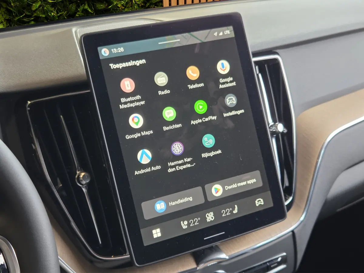 2.0 T6 Plug-in hybrid AWD Dark | Panoramadak | 360 Camera | Head-up | Pilot Assist | 21" Velgen