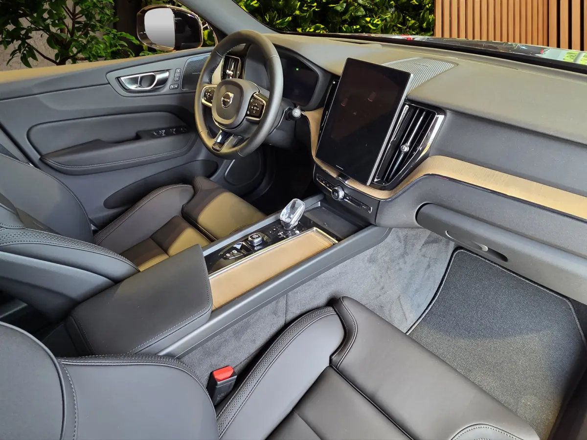 2.0 T6 Plug-in hybrid AWD Dark | Panoramadak | 360 Camera | Head-up | Pilot Assist | 21" Velgen