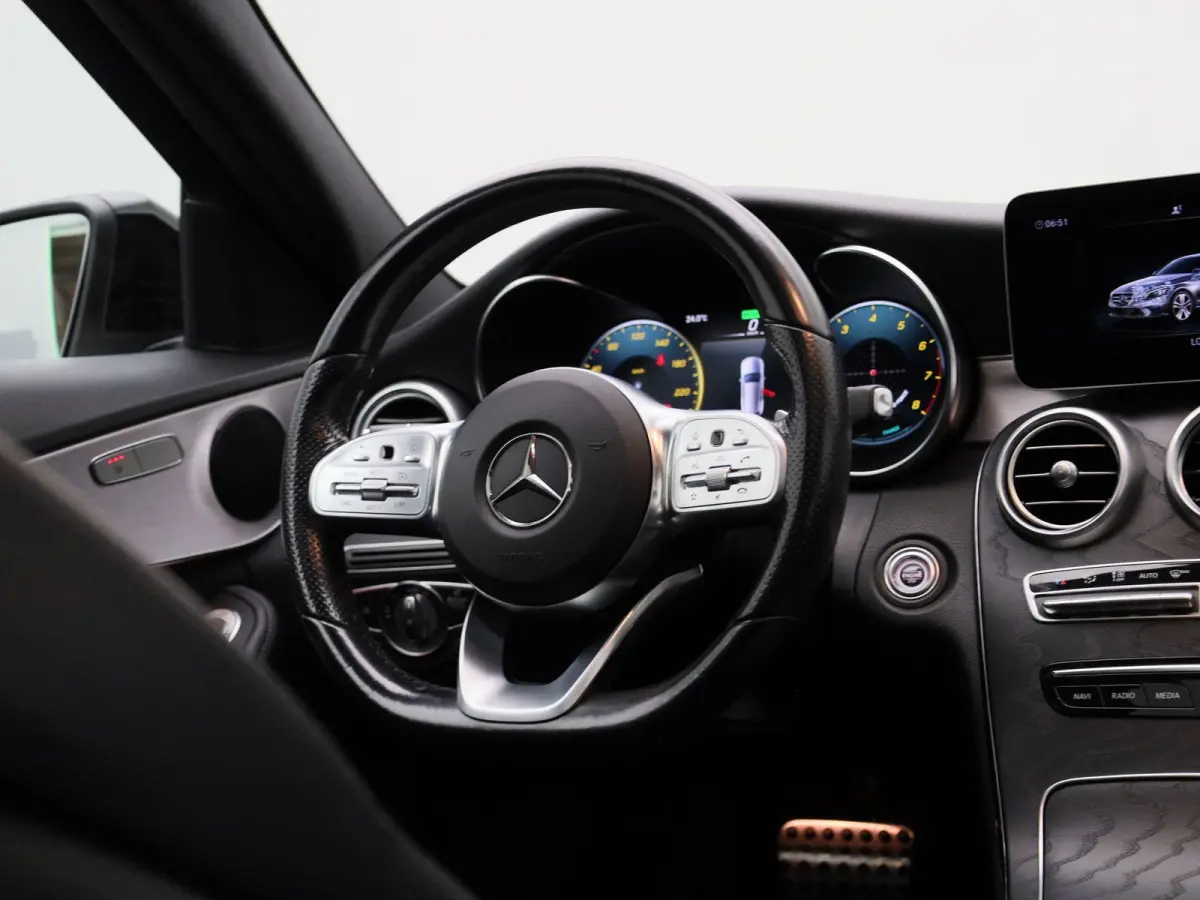 200 Business Solution AMG | Automaat | Apple Carplay / Android Auto | Sfeerverlichting | Panoramadak | Achteruitrijcamera | Parkeersensoren |