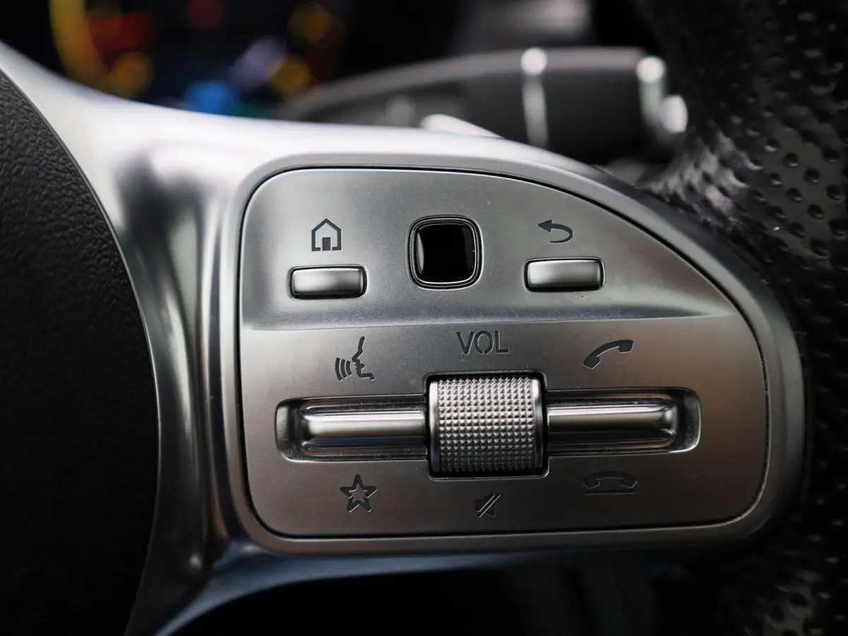 200 Business Solution AMG | Automaat | Apple Carplay / Android Auto | Sfeerverlichting | Panoramadak | Achteruitrijcamera | Parkeersensoren |