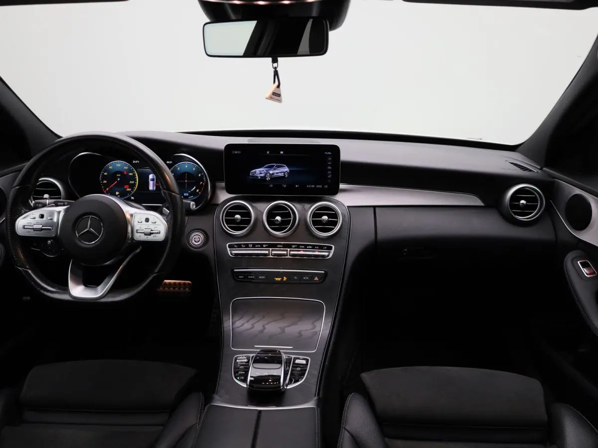 200 Business Solution AMG | Automaat | Apple Carplay / Android Auto | Sfeerverlichting | Panoramadak | Achteruitrijcamera | Parkeersensoren |