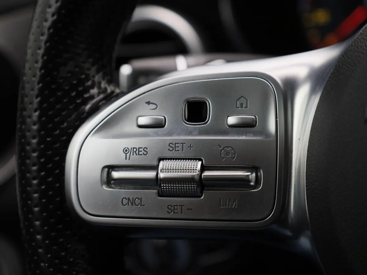 200 Business Solution AMG | Automaat | Apple Carplay / Android Auto | Sfeerverlichting | Panoramadak | Achteruitrijcamera | Parkeersensoren |