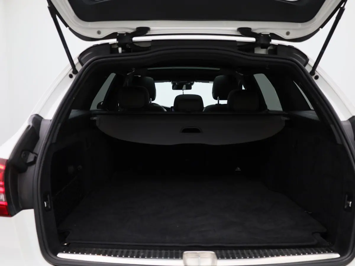 200 Business Solution AMG | Automaat | Apple Carplay / Android Auto | Sfeerverlichting | Panoramadak | Achteruitrijcamera | Parkeersensoren |