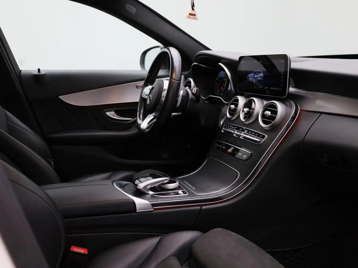 200 Business Solution AMG | Automaat | Apple Carplay / Android Auto | Sfeerverlichting | Panoramadak | Achteruitrijcamera | Parkeersensoren |