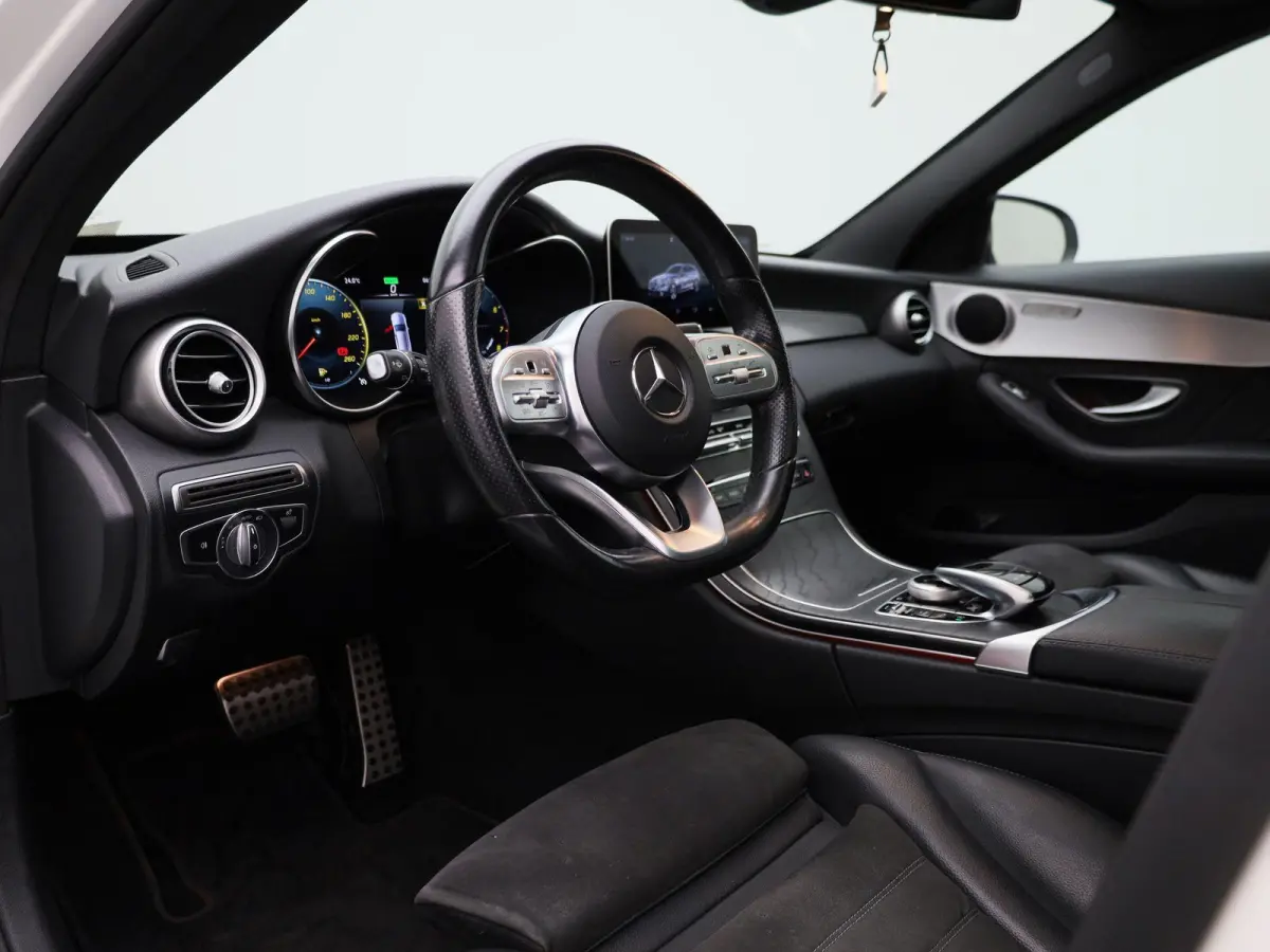 200 Business Solution AMG | Automaat | Apple Carplay / Android Auto | Sfeerverlichting | Panoramadak | Achteruitrijcamera | Parkeersensoren |