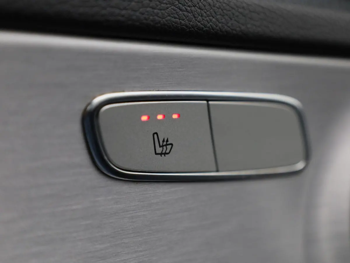 200 Business Solution AMG | Automaat | Apple Carplay / Android Auto | Sfeerverlichting | Panoramadak | Achteruitrijcamera | Parkeersensoren |