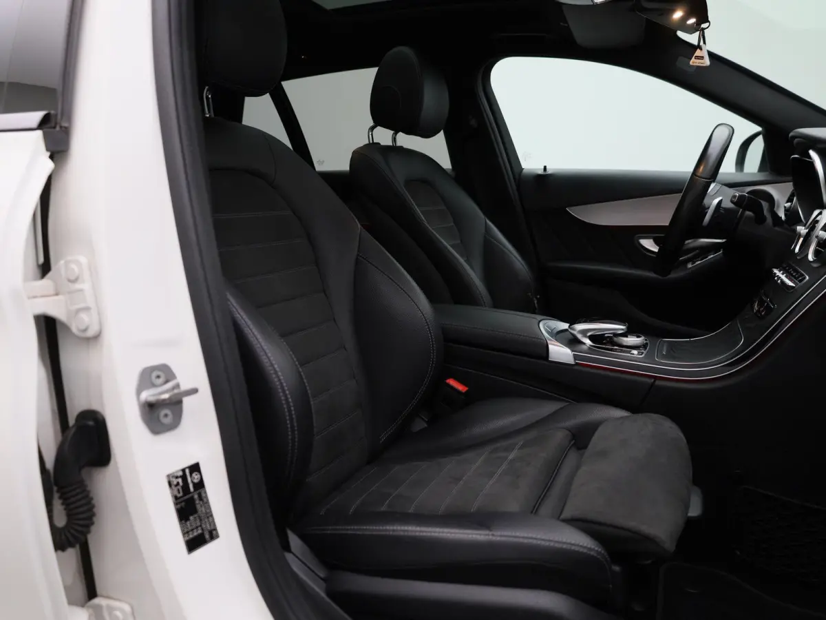 200 Business Solution AMG | Automaat | Apple Carplay / Android Auto | Sfeerverlichting | Panoramadak | Achteruitrijcamera | Parkeersensoren |