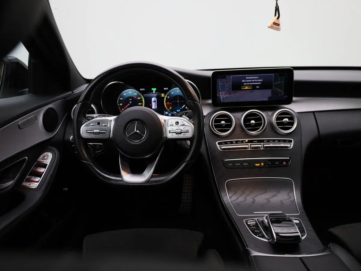200 Business Solution AMG | Automaat | Apple Carplay / Android Auto | Sfeerverlichting | Panoramadak | Achteruitrijcamera | Parkeersensoren |