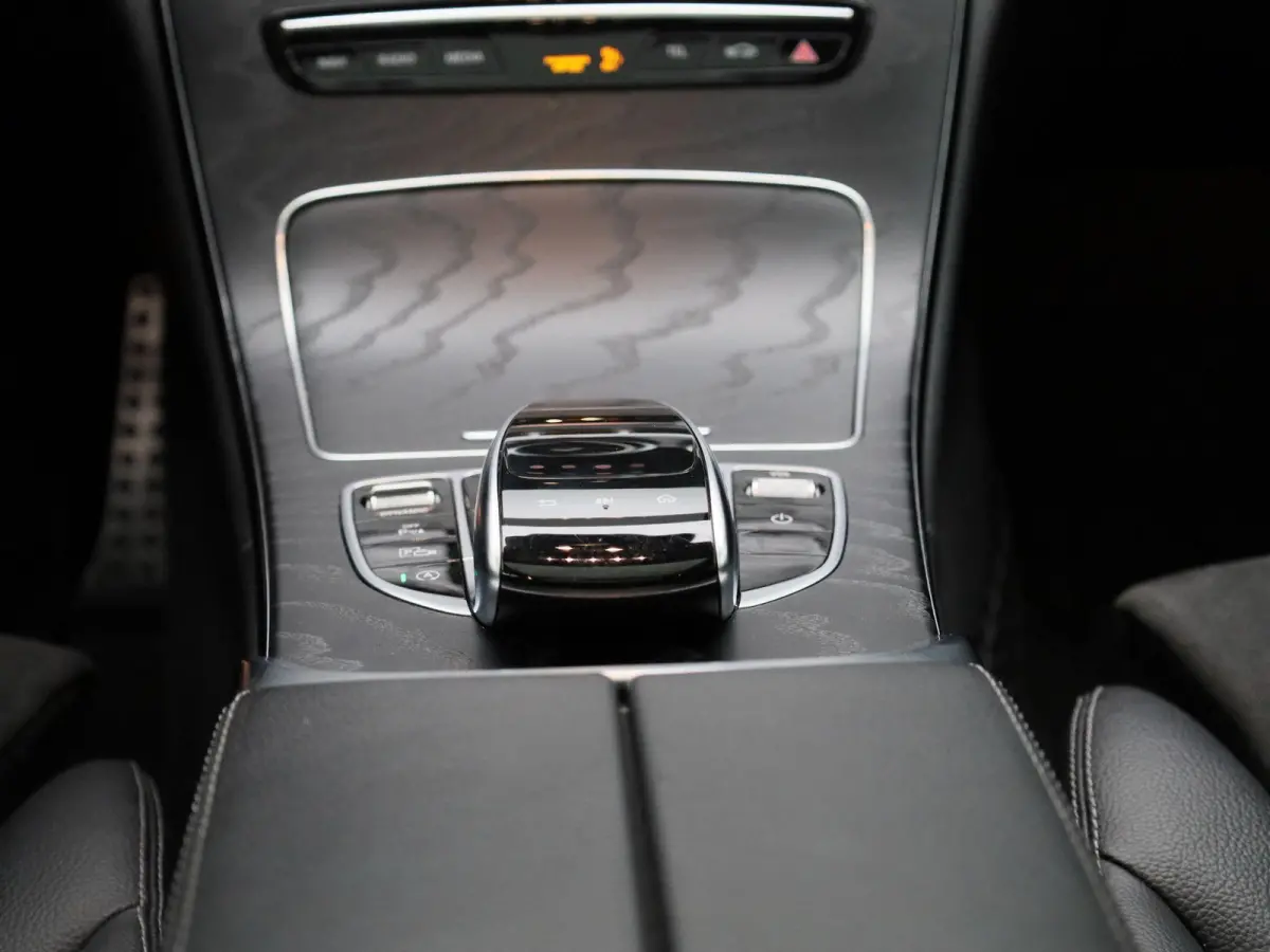 200 Business Solution AMG | Automaat | Apple Carplay / Android Auto | Sfeerverlichting | Panoramadak | Achteruitrijcamera | Parkeersensoren |