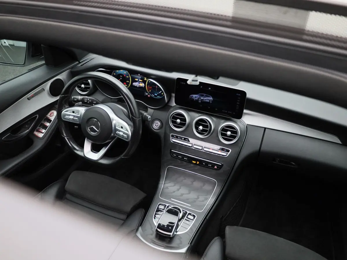 200 Business Solution AMG | Automaat | Apple Carplay / Android Auto | Sfeerverlichting | Panoramadak | Achteruitrijcamera | Parkeersensoren |