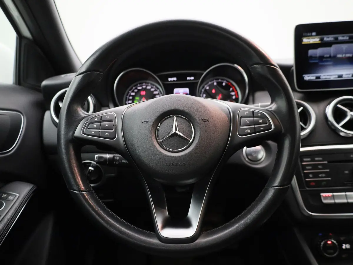 180 Business Solution Limited | Automaat | Achteruitrijcamera | Parkeersensoren | Cruise Control |