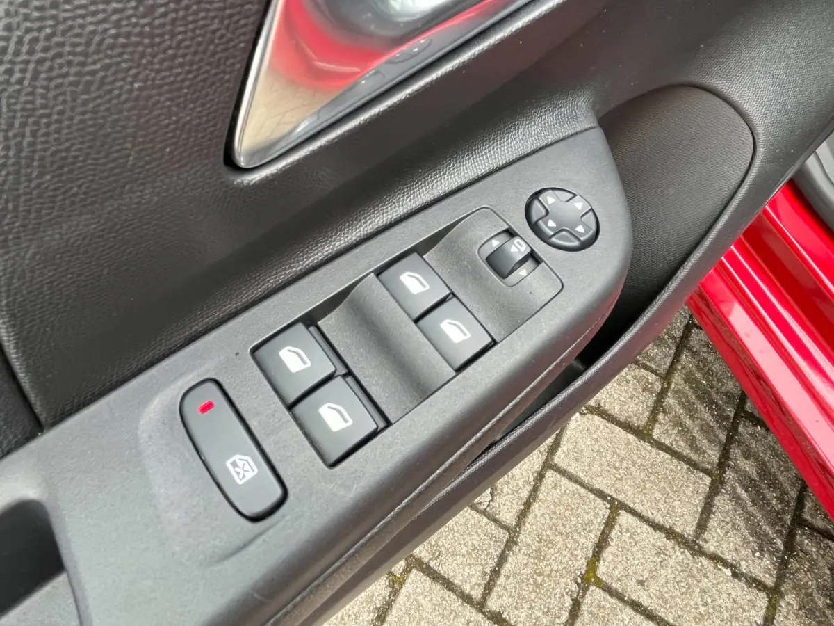 1.2 Ultimate CAMERA / CARPLAY / PDC V+A / STOEL & STUURVERWARMING / TWO-TONE / CRUISE CONTROL