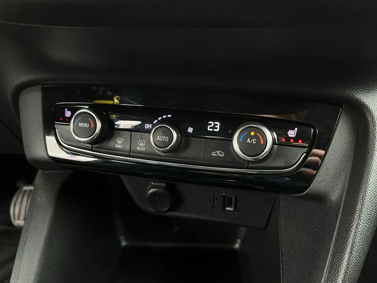 1.2 Ultimate CAMERA / CARPLAY / PDC V+A / STOEL & STUURVERWARMING / TWO-TONE / CRUISE CONTROL