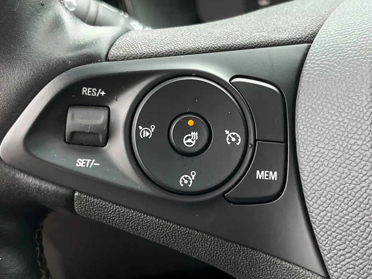 1.2 Ultimate CAMERA / CARPLAY / PDC V+A / STOEL & STUURVERWARMING / TWO-TONE / CRUISE CONTROL