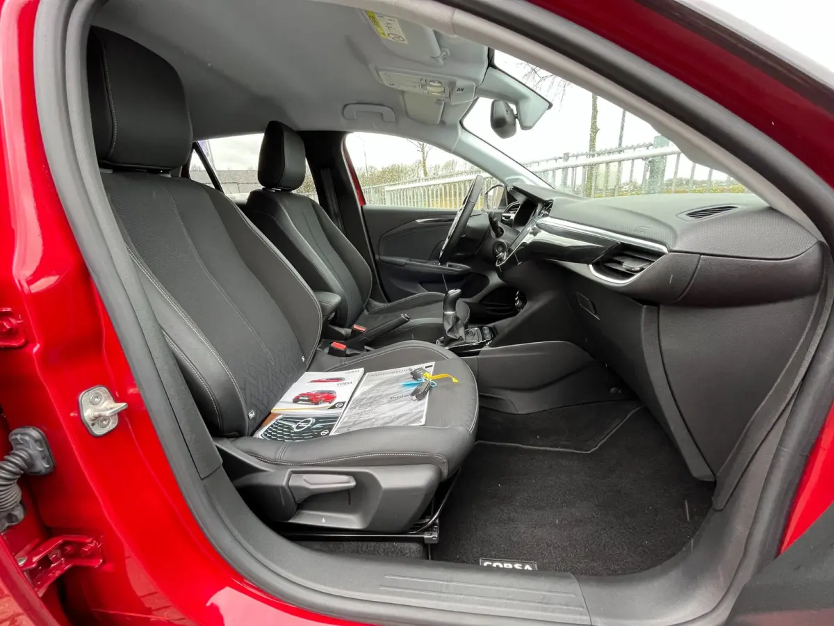 1.2 Ultimate CAMERA / CARPLAY / PDC V+A / STOEL & STUURVERWARMING / TWO-TONE / CRUISE CONTROL