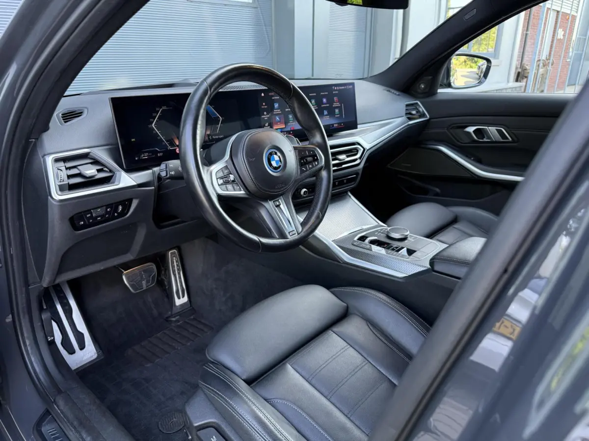 320e xDrive M-Sport|ACC|Pano|Head Up|Trekhaak|19''