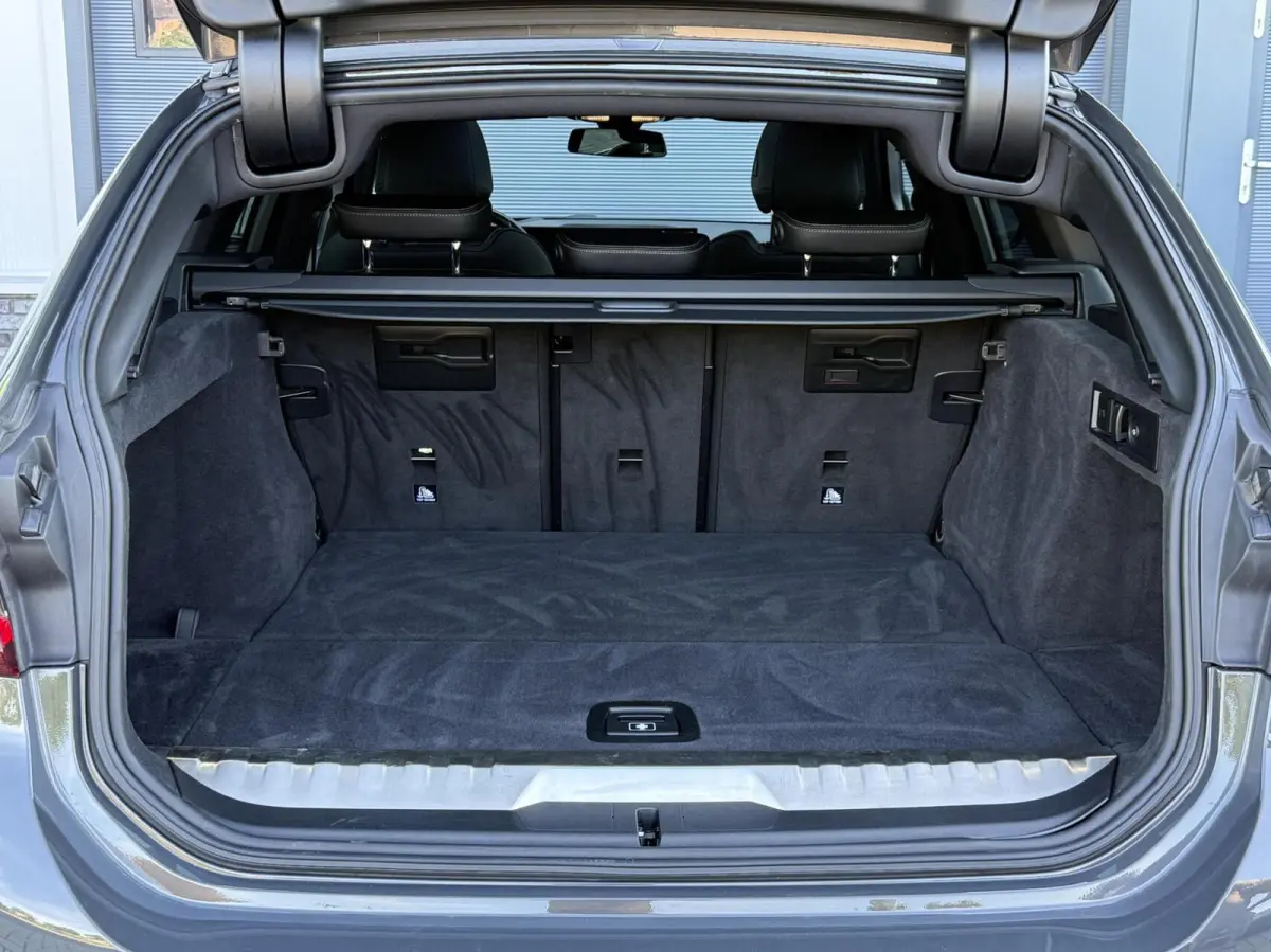 320e xDrive M-Sport|ACC|Pano|Head Up|Trekhaak|19''
