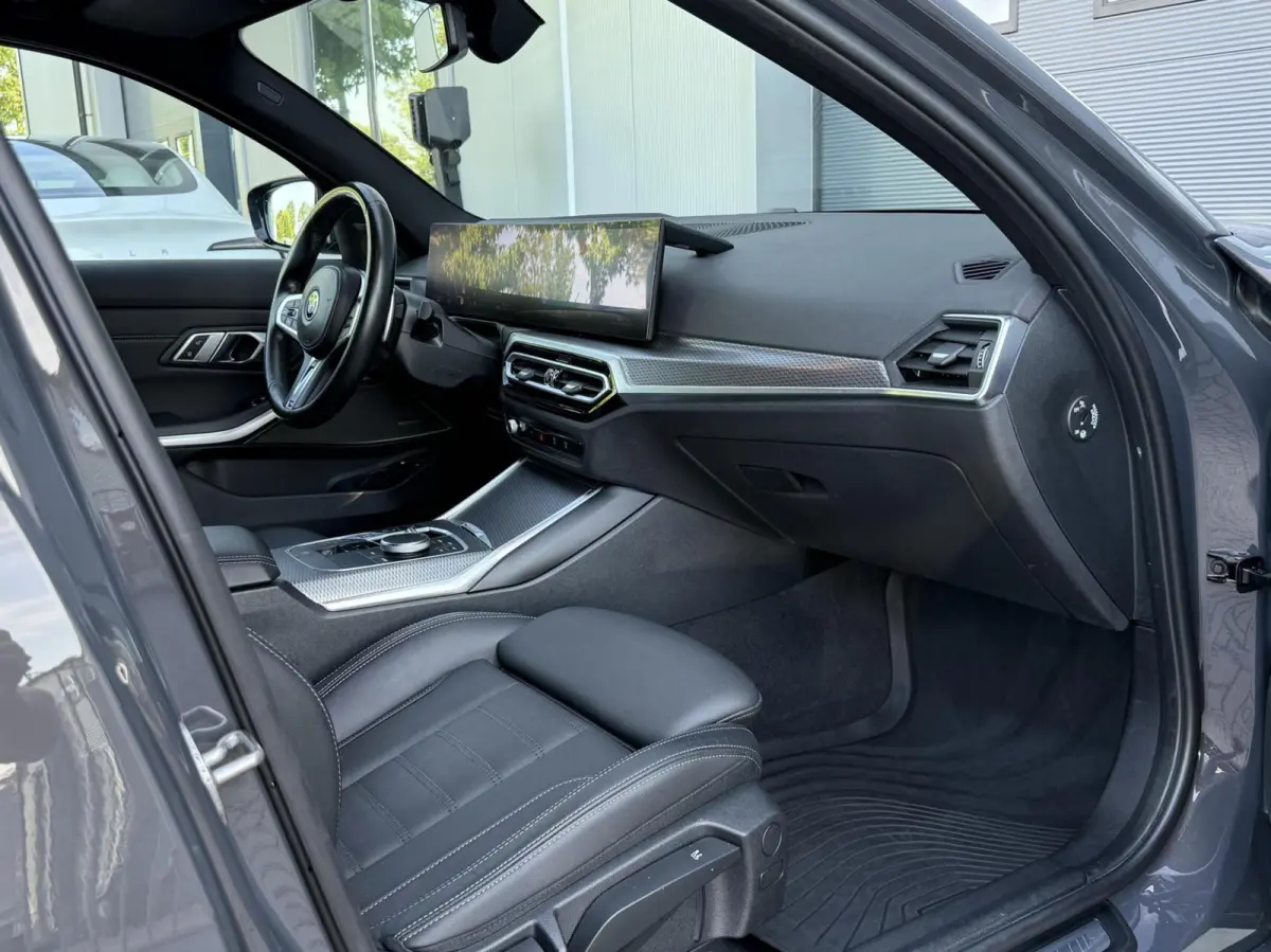 320e xDrive M-Sport|ACC|Pano|Head Up|Trekhaak|19''